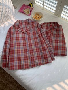 [Colors] Red+Blue Plaid [One Size} ✔️M Top Length: 26in/67cm Bust: 42in/106cm Pant length: 37in/95cm Waist: 25in-33in/64-84cm ✔️L Top Length: 27in/70cm Bust: 50in/126cm Pant length: 39in/98cm Waist: 27.5in-34in/64-86cm [Fabric] Cotton [Washing] *It is recommended to hand wash using a neutral detergent. *Do not use hot water and dryers. *Please dry your clothes in a shade without sunlight. **Notice -Processing time : 2-3 days -Delivery usually takes about a week. (Please consider that the deliver Fall Pajamas Aesthetic, Pajama Set Cotton, Aesthetic Plaid, Pajama Gift, Plaid Pjs, Pajamas Aesthetic, Bridesmaid Pajamas, Bridal Pajamas, Christmas Pj