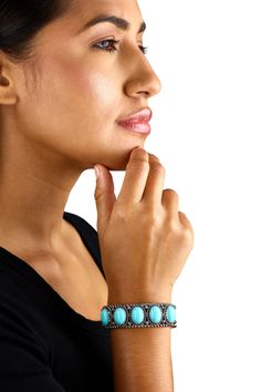 Add a kick of vibrant chic to any look with this versatile, Southwest-inspired bracelet of nickel-free .925 Sterling Silver. This cuff bracelet is proudly designed for the beauty and rich history of the western region in Sterling Silver and five oval 14 x 10mm Kingman Turquoise cabochons. It features a notched bezel, a rope border, and flower-design accents and an oxidized, polished finish. At .75" wide, this piece brilliantly captures the wonder and flair of the Land of Enchantment. Kingman Tur Rope Border, Western Region, Gemstone Cabochons, Jewelry Show, Creating Jewelry, Western Jewelry, Affordable Gifts, Unique Presents, Turquoise Gemstone