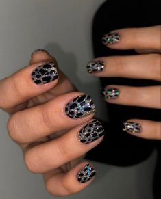 New Years Short Nails, Short Nails Design, Nail Aesthetics, Queen Kate, Stylish Mehndi, Stylish Mehndi Designs, Makeup Must Haves, Glam Looks, Funky Nails