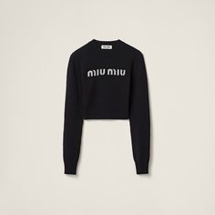 Plain knit Cropped fit Ribbed knit crew neck Semi-raglan shoulder Long sleeves Ribbed knit cuffs and hem Intarsia logo Miu Miu Sweater, Winter Knitwear, Black Patent Leather Pumps, Cashmere Sweater Women, Womens Cashmere, Evening Outfits, Cashmere Cardigan, Sweater Women, Cashmere Wool