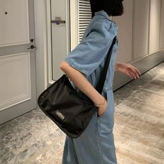 size:27x20x13(cm) Trendy Black Canvas Satchel Bag, Black Satchel Shoulder Bag With Pockets, Black Shoulder Satchel With Pockets, Casual Black Satchel For Everyday Use, Trendy Black Canvas Shoulder Bag, Casual Everyday Black Satchel, Casual Black Canvas Bag With Removable Pouch, Black Casual Canvas Bag With Removable Pouch, Casual Black Tote Satchel