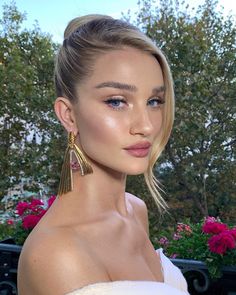 Rosie Huntington Whiteley Makeup, Jen Atkin Hair, Hairstylist Branding, Makeup Tip, Wedding Hair And Makeup, Bridesmaid Hair, Beauty Inspiration, Up Hairstyles