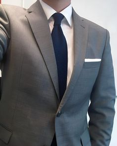 Grey Suit Blue Tie, Country Wedding Groomsmen, Wedding Suits Men Grey, Best Wedding Suits, Grey Suspenders, Navy Blue Tie, Slim Fit Tuxedo, Grey Suit