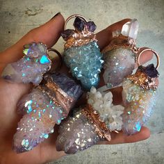 It’s a dreary, rainy, blustery day here in New York.. but this bursting handful of sparkle does much to lift the heart. Most of these are available - let’s just say I’ve been a wee bit manic lately… if you see something you’re interested in, holler.... Pretty Crystals, Crystal Vibes, Crystal Aesthetic, Crystal Gems