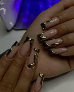 Brown And Gold Nails Acrylic, Nail Art Designs Gold, Black And Gold Acrylics, May Nail Art, Gold Black Nails, Nail Inspo Gold, Black And Gold Nail Designs, Acrylic Nails Gold, Chemical Hearts