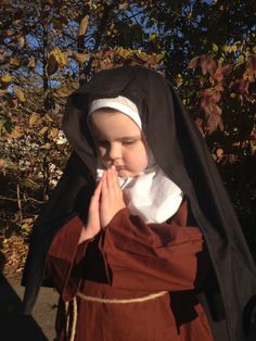 Your little girl will feel like a saint in this Franciscan or Domincan sisters' habit. It can be made with a white tunic for a Dominican. Have another namesake or Saint in mind let me know what you have in mind to fit your saint in training.      This costume includes  -tunic,  -natural rope belt, - coif(white cotton/spandex head covering and shoulder covering) -collar - veil  -scapular Before  ordering please take your child's SHOULDER(where her neck touches her shoulder) TO below the ankle bon Saint Costume, Nuns Habits, Nun Costume, Saint Therese, All Saints Day, Girls Costumes, Rope Belt, St Therese, Praying Hands