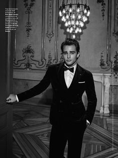 Event Poses Ideas, Poses With Suits Men, Men Fashion Aesthetic, Most Stylish Men, Romantic Photoshoot, Mens Fashion Editorial, Cover Boy, Mens Fashion Photography