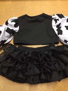 Outfit has a vest with a high waisted skirt. Outfit Cowgirl, Cowgirl Baby, Baby Costume, Cowgirl Costume, Cotton Outfit, Baby Outfit, Cutest Thing Ever, Baby Costumes, Baby Set