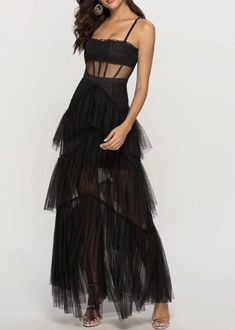 True to Size Material: Tulle Black Tulle Dress Long, Tulle Evening Gown, Black Wedding Ideas, Prom 2022, Matric Dance, Puffy Dresses, Prom Look, New Years Eve Dresses, Bubble Dress