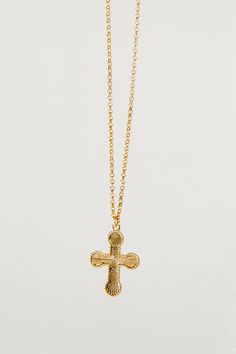 Koleen Diaz, Simple Jewerly, En Route Jewelry, Necklace Cross, Romantic Jewellery, Mini Cross, Gold Cross Necklace, Cross Chain, Style Savvy