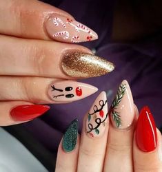 35+ Best DIY Christmas Nail Designs - Bellatory Diy Christmas Nail Designs, Christmas Nails Diy, Snowflake Nail Art, Nagel Tips, Uñas Acrilicas, Xmas Nails, Christmas Nail Designs, Christmas Nail Art, Christmas Nail