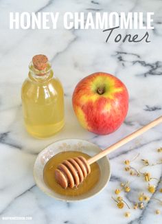 This simple DIY toner recipe is great for all skin types and uses just a handful of all natural ingredients! - Sponsored by The National Honey Board Homemade Skin Toner, Diy Simple, Skin Toner, Toner For Face