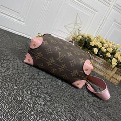 Size: 20cm*14cm*7.5cm It comes with Dust box, Care manual, Tag, and Paper bag. Crossbody Tote, Shoulder Tote Bag, Shoulder Tote, Luxury Handbags, Real Leather, Size 20, Louis Vuitton Bag, Clutch Bag, Pu Leather