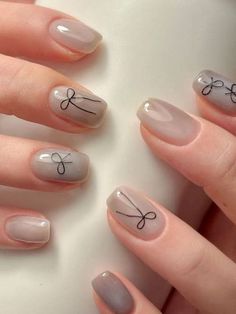 Korean bow nails: gray Black Bow Nails, Balletcore Nails, Girly Coquette Aesthetic, Light Gray Nails, Nails Bow, Bow Nail Designs, Bow Nails