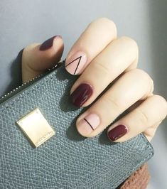 Manucures minimalistes : des formes géométriques Almond Acrylic, Line Nail Art, Makeup Nails Art, Bridget Jones, Red Nail Designs