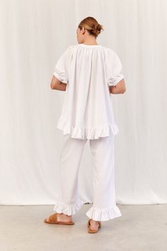 White Linen Pajamas, Wedding Pajamas Bridesmaids, Cozy Pajamas Aesthetic, Pajama Set Aesthetic, Josie Core, Sewing Outfits, Resort Wear Men, Sleeping Wear, Cute Loungewear