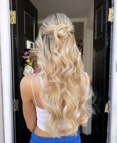 hair inspo, blonde hair inspo, prom hair, prom hair inspo, long hair, half up half down, twisted hair, curled hair Blonde Prom Hair, Curled Wedding Hair, Grad Hairstyles, Curled Prom Hair, Curled Blonde Hair, Event Hairstyles, Bridemaids Hairstyles, Front Pieces, Cute Prom Hairstyles