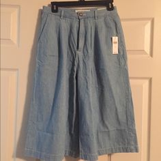 Beautiful Anthro Denim Culottes. A Great Change From Jeans With A Comfortable Loose Fit! Will Look Good With Sandals Or Sneakers! Hits Below The Knee. Never Worn! Size 27! Light Wash Cropped Leg Bottoms For Day Out, Spring Workwear Light Indigo Jeans, Teal Jeans, Printed Denim Jeans, Denim Culottes, Tie Dye Jeans, High Rise Bootcut Jeans, Anthropologie Jeans, Frayed Jeans