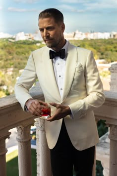 Alternative Wedding Outfit Men, Cream Tuxedo Wedding, Berthil Espegren, Tux Prom, White Tuxedo Wedding, Prom Suits For Men, Reception Outfit, Black Suit Wedding