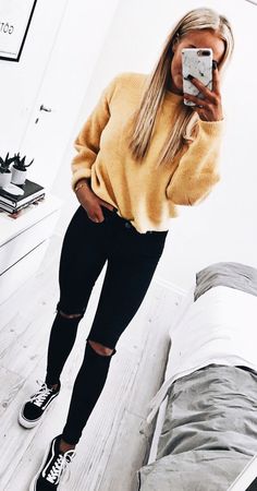 @saraisadowd••• Winter Outfits For School, Teenage Outfits, Fall Outfits For School, Black Ripped Jeans, Trendy Winter, Cute Outfits For School, Trendy Fall Outfits, Teenager Outfits, Cute Fall Outfits