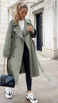 Trench Coat Outfit, Cold Outfits, Looks Street Style, Outfit Trends, Coat Outfits, Casual Winter Outfits, 가을 패션, Autumn Outfit, Mode Inspiration