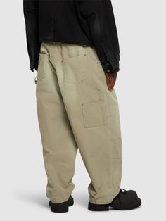 Find BALENCIAGA Double Knee Cotton Pants on Editorialist. Elastic waistband with drawstring. Belt loops. 8 pockets. Model is wearing a size48 Balenciaga Menswear, Balenciaga Men, Canvas Pants, Knee Pants, Sport Swimwear, Sports Sweatshirts, Twill Pants, Sand Beige, Sports Brands