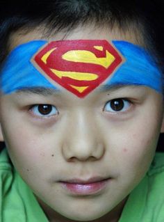 Costumi Carnevale fai da te per bambini: idee di vestiti low cost Superman Face Painting, Face Painting Ideas, Body Suit Tattoo, Simple Face