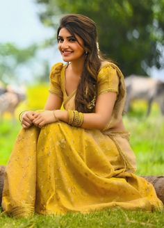 Shree Leela, Saree Hairstyle, Simple Indian Suits, Marathi Culture, Sivakarthikeyan Wallpapers, Onam Outfits, Megha Akash