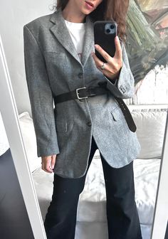 It's a Vintage 80s grey tweed classy unisex blazer. Single breasted. Button up closure. Lapel collar. Without belt. Lined. No defects. Size: M or L. Material: 100% wool, 51% acetate, 49% viscose. Great vintage condition. Model's height: 5'8 / 178 cm / Size S. MEASUREMENTS: Shoulders: 19 inch / 49 cm. Sleeve: 25 inch / 64 cm. Bust doubled: 56 inch / 142 cm. Length: 30 inch / 77 cm. Worldwide shipping. Shipping takes to: USA 7-14 days.  EU 4-7 days. Others countries 7-14 days. Boyfriend Blazer Outfit, Boyfriend Jacket, Gray Blazer, Formal Suit, Grey Tweed, Classic Blazer, Grey Blazer, Formal Suits, Tweed Blazer