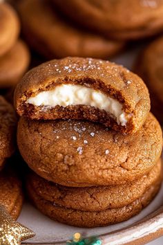 🎄 Gingerbread Cheesecake Cookies 🎅 Soft, chewy, and stuffed with creamy cheesecake filling, these holiday cookies bring the perfect mix of gingerbread spices and rich cheesecake flavor! A must-try treat for your Christmas baking.