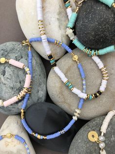 Heishi Bead Necklace Ideas, Heishi Jewelry Necklace, Heishi Bead Necklace, Heishi Necklace Ideas, Heishi Beads Necklace, Necklace 2023, Clay Beads Bracelet, Heishi Jewelry, Beaded Ideas