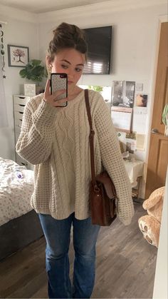 Outfits To Wear To Church Winter, How To Style Cable Knit Sweater, Basic Outfits For Fall, Nannying Outfits, Modest But Cute Outfits, Light Feminine Outfits, Cute Outfit Winter, Beige Sweater Outfit, Estilo Indie