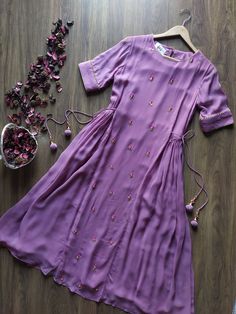 Handwork Motifs, Ethereal Elegance, Floral Frocks, Salwar Designs, Kurti Designs Latest, Long Kurti Designs, Kurta Neck Design, Cotton Kurti Designs