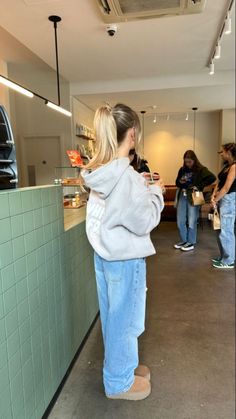 lazy day outfit, lazy fits, chill outfits for school, comfy outfits lazy Chill Outfits For School, Class Outfits, Outfits Lazy, 2024 Aesthetic, Outfits For School, Cold Outfits