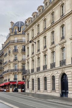 quai anatole france in paris Parisian Apartment Exterior, Europe Sightseeing, Neoclassical Home, Paris Buildings, Paris Rooftops, Parisian Architecture, Apartment Exterior, Croissant Recipe