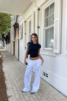 black tight top, white sweatpants, beach linen pants, gold jewellery, shoulder bag, adidas sambas #fashion #aesthetic #outfits #ootd #shopmycloset #fitinspiration #fitcheck #outfitpost White Linen Pants Outfit, Hm Outfits, Chica Chola, Dinner Outfit Casual, White Pants Outfit, Linen Pants Outfit, Uni Fits, Samba Outfit, College Fits