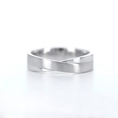 Overlap Plain Band, 14K Simple Gold Ring, Wedding Band, Thick Plain Band, Couples Band ≫ Product Details ◈ Handmade / Handcrafted Fine Jewelry ◈ Band Width: 4.70mm ◈ Band Thickness: 1.30mm ◈ Weight: approximately 3.6g (based on size 7) ◈ Metal: 14K Solid Gold (18K also available - Additional fees may apply) ◈ Gold Color: White gold, Rose gold, Yellow gold Simple Gold Ring Wedding, Wedding Band Thick, Simple Gold Wedding Rings, Band Couples, Gold Chevron Ring, Simple Gold Ring, Gold Band Wedding Ring, Gold Ring Wedding, Couple Band