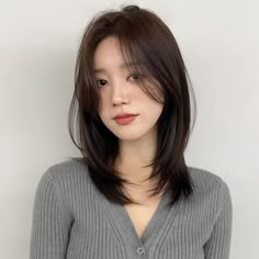 Middle Length Haircut With Layers, Shoulder Length Hair No Layers, Armpit Length Hair, Kimchi Salad, Corte Bob