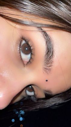 Indian wear with bindi and brown eyes👀👀 Brown Eyes Makeup Aesthetic, Eye Story Instagram, How To Click Eyes Pic, Eye Photo Ideas Aesthetic, Eyes Photography Aesthetic, Indian Eyes Aesthetic, Eye Selfie Aesthetic, Indian Beautiful Eyes, Eye Pics Aesthetic