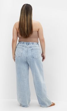 Bring your style up to speed with the Harley Kyla Wide Leg Jean. Designed with a high rise fit, inside leg seam detailing and made with stretch cotton blend fabrication, revel in the casual trendy look of these jeans.  Key Features Include:  - The perfect fit for an hourglass figure  - Belt looped semi elasticated waistband  - High rise  - Side pockets  - Single button and fly fastening  - Inside leg seam detailing  - High denim fibre retention to maintain shape  - Stretch Cotton blend fabrication  - Signature Chic Denim hardware throughout zips, buttons and rivets  - Wide leg  - Regular length  Team with a graphic tee for an effortless outfit. Mid-rise Pull-on Jeans For Everyday, Casual Non-stretch Wide Leg Cropped Jeans, Casual Wide Leg Non-stretch Cropped Jeans, High Rise Denim Flare Jeans For Casual Wear, High Rise Denim Flare Jeans For Elevated Casual, Spring Light Wash Jeans For Elevated Casual Occasions, Mid-rise Jeans For Elevated Casual Spring Wear, Spring Denim Flare Jeans For Elevated Casual, Spring Mid-rise Jeans For Elevated Casual Occasions