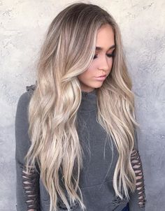 Blonde with a tapped out root Hairstyles Anime, Blonde Hair With Roots, Shadow Root, Dark Roots Blonde Hair, Hair 2018