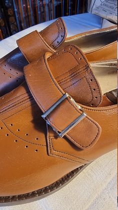 "Shoes in leather with welt sewn soles Size 38 = 25.5 cm width 9 cm Size 39=26 cm Size 40= 26.7 cm Heel 2 cm Our shoes have never been used and are in excellent condition. Most of our pairs will be delivered in original carton. As they have been in storage for 40+ years, they can have a bit of an \"attic\" smell. If you use your shoes this will be gone quite fast. If you buy many pairs we will refund any excess freight Always use shoehorn when you put your shoes on" Vintage Brown Monk Strap Shoes With Round Toe, Retro Almond Toe Oxfords For Workwear, Retro Court Shoes With Leather Sole And Round Toe, Retro Leather Loafers With Closed Toe, Retro Leather Closed Toe Loafers, Retro Closed Toe Loafers For Work, Retro Oxfords With Rubber Sole For Work, Retro Leather Sole Loafers For Work, Retro Leather Oxfords With Pointed Toe