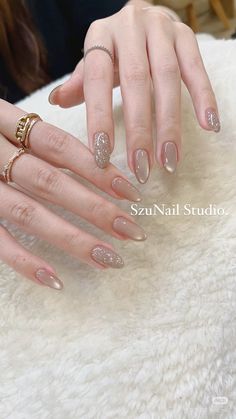 Real Nails With Gel Polish, Kuku Nail Art, Nail Art Pengantin, Nails For Wedding Guest, Elegant Nail Ideas, Nails And Rings, Bridal Nails Designs, Fancy Nail Art, Minimal Nails Art