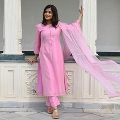 Suit Organza, Plain Kurti Designs, Traditional Contemporary, Kurtis With Pants, Pink Suit, Contemporary Clothing, Silk Suit, Organza Dupatta