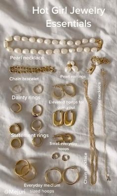 Capsule Wardrobe Jewelry, Types Of Jewelry, Fashion Vocabulary, Gold Jewelry Sets, Jewelry Accessories Ideas, Jewelry Essentials, Hoop Earring Sets