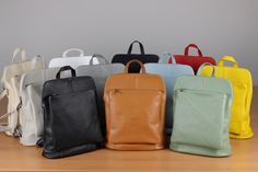 Via onderstaande link kunt u al onze riemen met patronen bekijken en aan uw winkelwagen toevoegen. Voor bestellingen in Duitsland betaalt u geen verzendkosten als u 2 of meer producten bestelt Women Laptop Backpack, Leather Portfolio Case, Leather Backpack Women, Small Leather Backpack, Suede Backpack, Laptop Backpack Women, Unique Backpacks, Handmade Backpacks, City Backpack