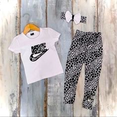 Nike Outfit For Girl With Headband White & Black Brand New Comfortable Outfit Cute Stretch White Sets, Nike Casual White Sets, Nike White Casual Sets, White Nike Casual Sets, Casual White Nike Sets, Trendy White Cotton Sets, Nike White Sets For Spring, White Stretch Playwear Sets, White Cotton Sets With Matching Headband