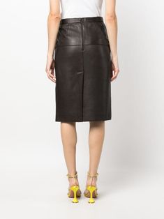 Pencil Silhouette, Leather Midi Skirt, Versace Outfit, City Dress, Leather Pencil Skirt, Summer Beach Wear, Ballet Flat Shoes, Pump Sandals, Ski Wear