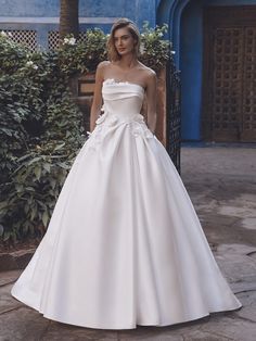 Enzoani Wedding Dress 0 / Ivory / Mikado Enzoani: Umeko Allure Bridal Gowns, Mikado Wedding Dress, Curvy Wedding, Strapless Wedding Gown, Pretty Wedding Dresses, Draped Neckline, Corset Back, Delicate Beauty, Gown Wedding