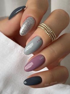 Mix-and-match gray and mauve manicures Grey Gel Nails, Ombre Acrylic, Grey Nail Designs, Mauve Nails, February Nails, Gray Nails, Nail Nail, Neutral Nails, Silver Nails